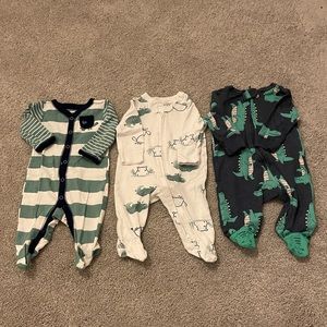 CARTERS FOOTY PAJAMAS